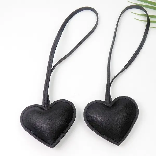 Black - heart diameter 7CM, rope length 20Cm,chaincharmsupply.com