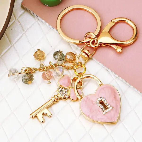 Four-leaf clover love lock pink-single OPP bag packaging,chaincharmsupply.com