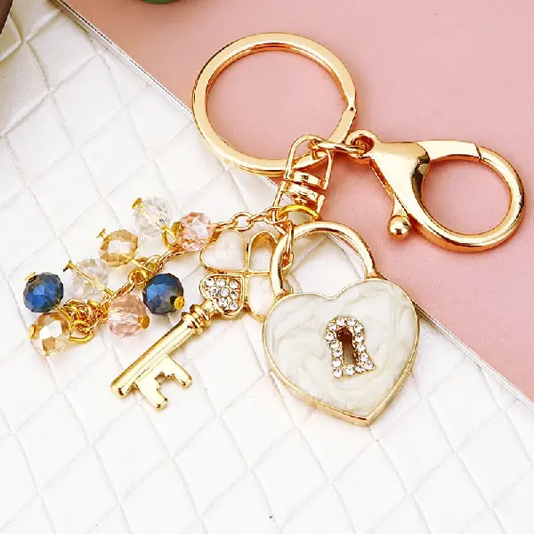 Four-leaf clover love lock white-single OPP bag packaging,chaincharmsupply.com