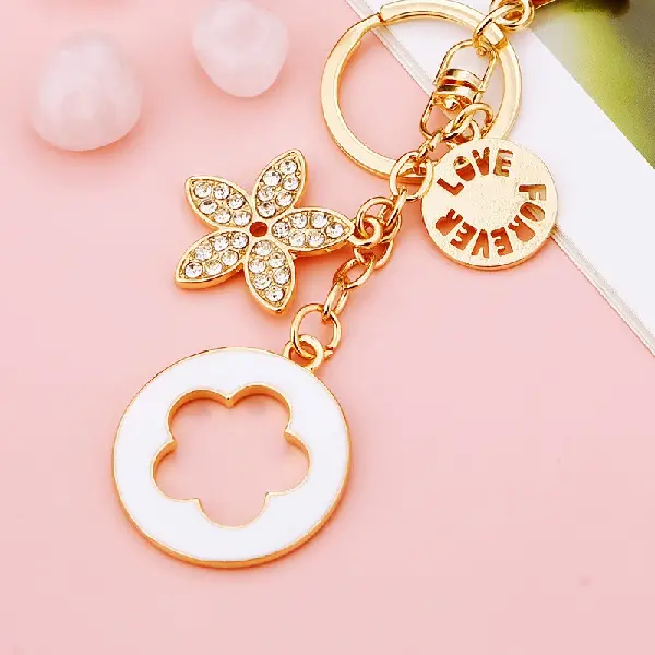 Five-leaf clover white-single OPP bag packaging,chaincharmsupply.com