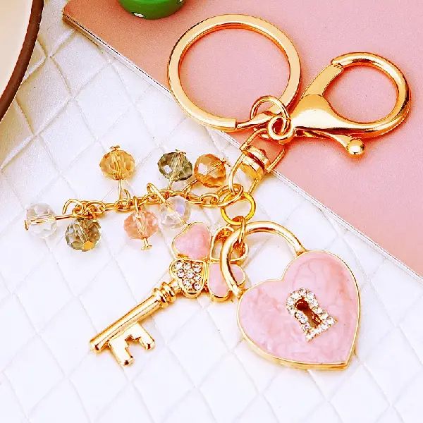 Four-leaf clover love lock pink-single OPP bag packaging,chaincharmsupply.com