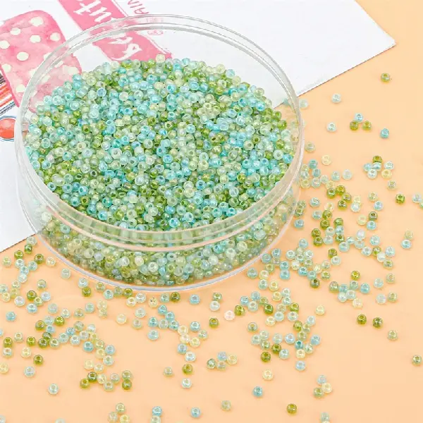 Green Light Forest-2mm, aperture about 0.8mm, 10g/pack, about 660 pieces,chaincharmsupply.com