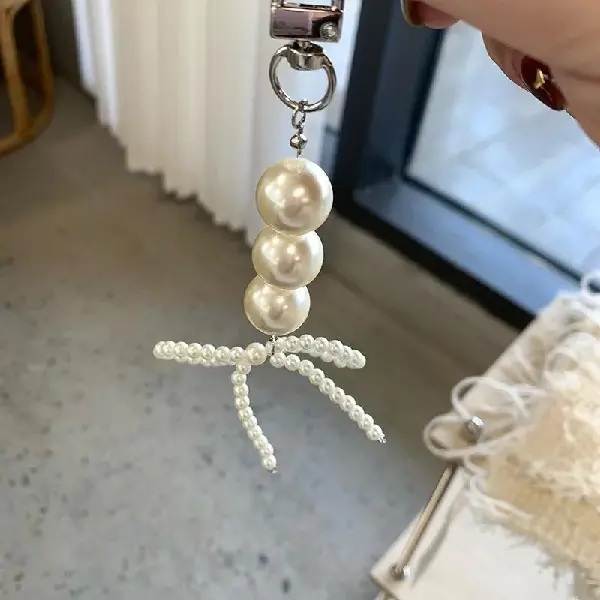 Three pearl white bows,chaincharmsupply.com