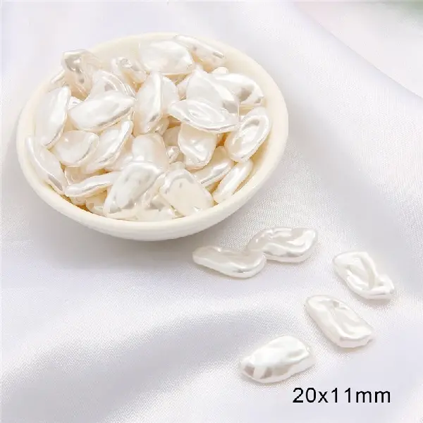#06 leaf size 20×11mm 10 pieces/pack hole diameter about 1.5mm-white,chaincharmsupply.com